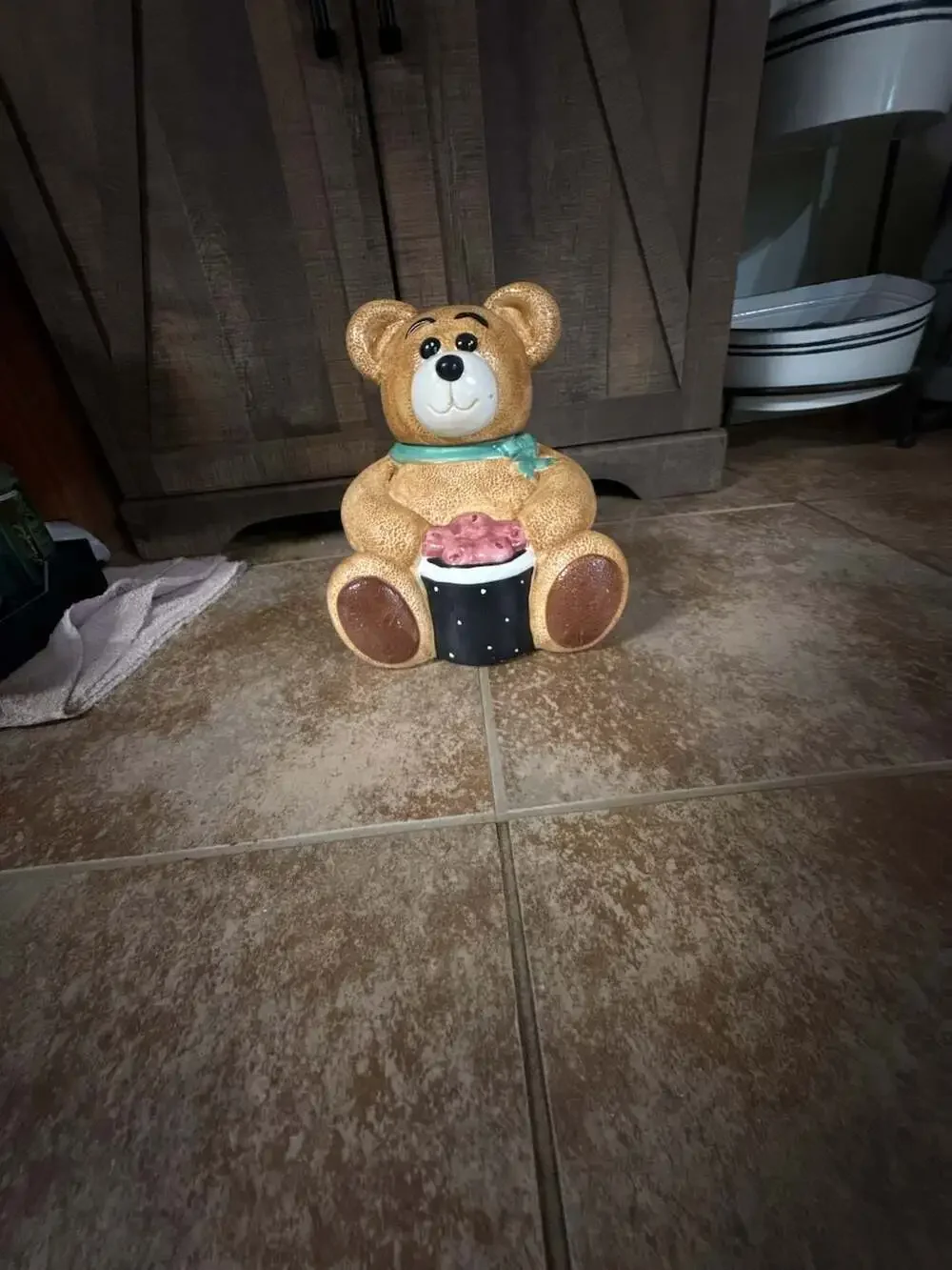 Bear cookie jar by home trends
